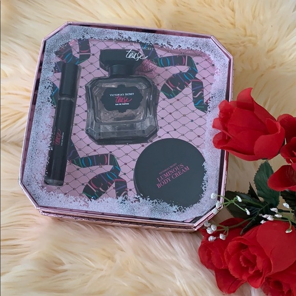 Victoria’s Secret Tease Trio Gift Set - Picture 3 of 10